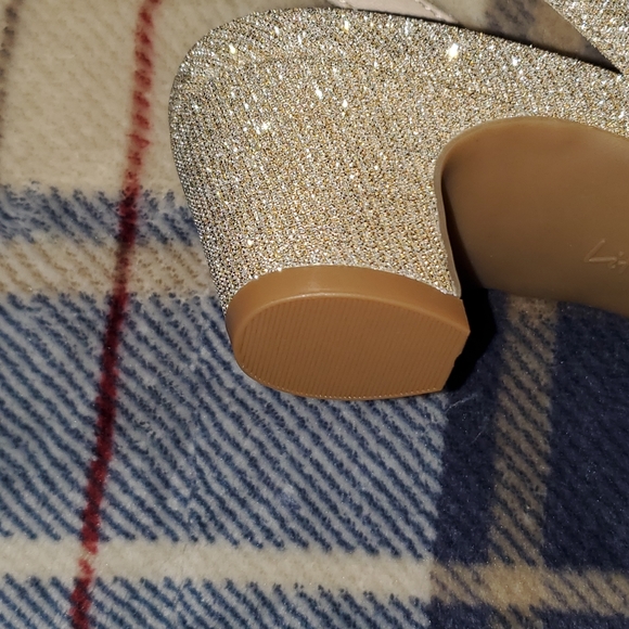 Life Stride Minimalist sling back dressy pumps. Gold. Size 7. Brand new. - Picture 3 of 6